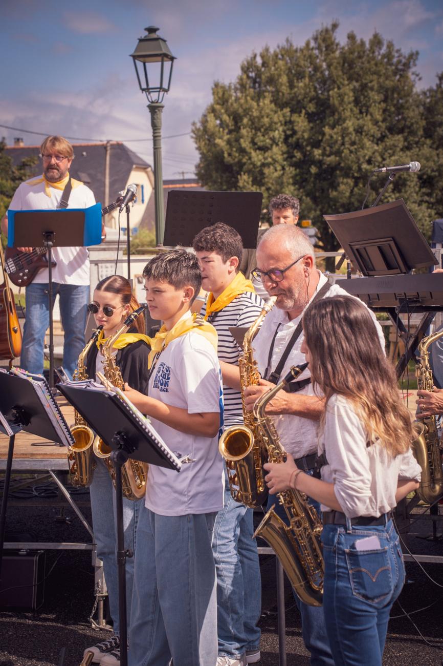 Saxophonistes du Muse's Band 65 en concert, Festival des Enclaves