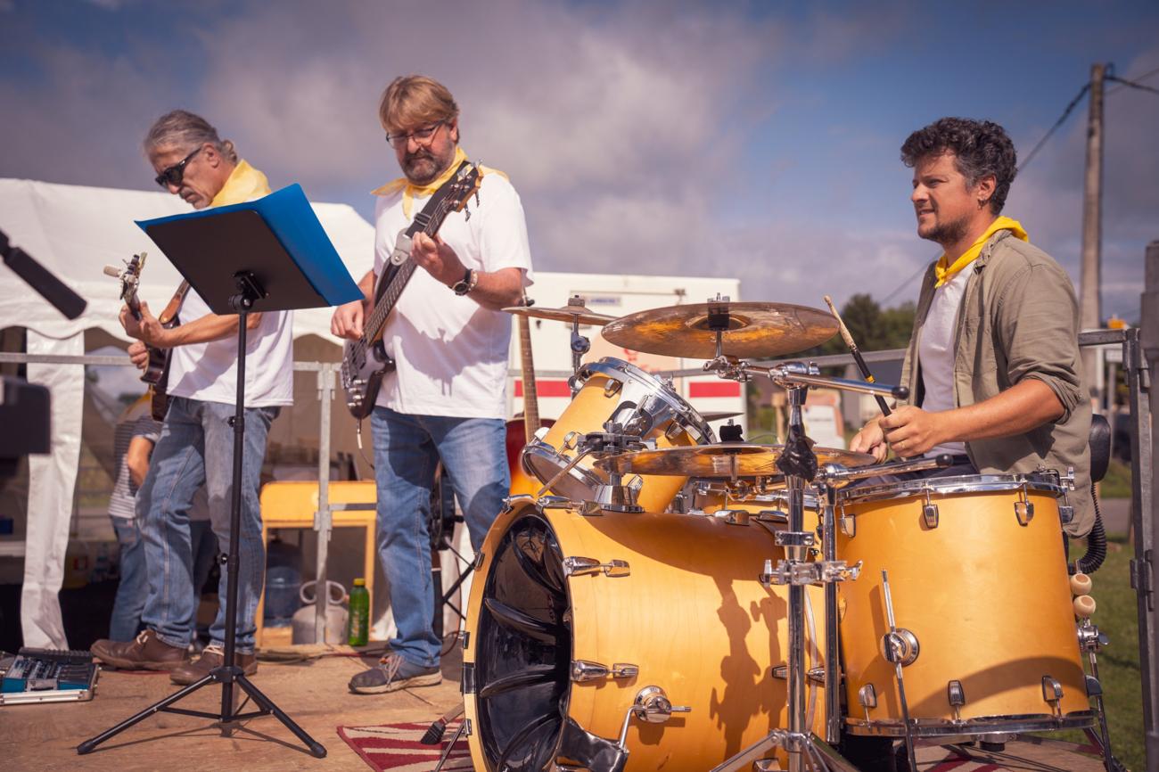 Bassiste, guitariste et batteur du Muse's Band, Festival des Enclaves