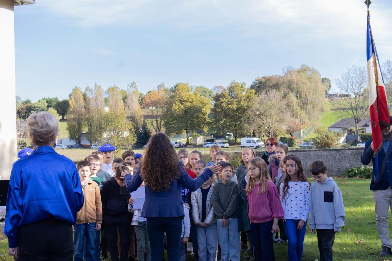 Chœur d'enfants, cérémonie d'Arrien